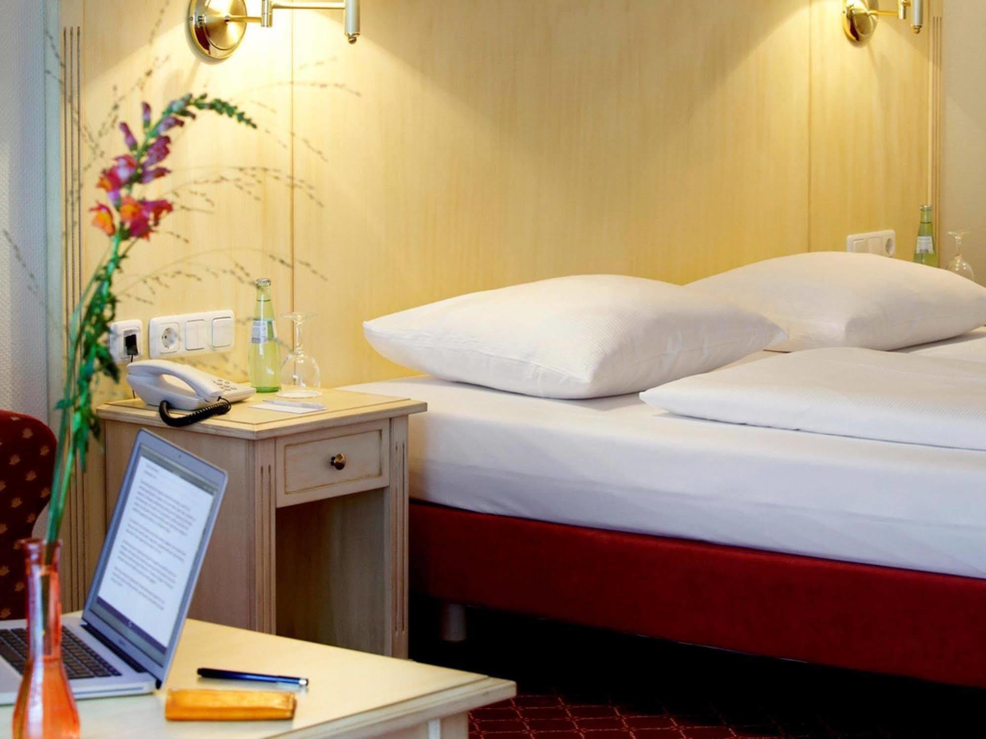 Hotel Chateau Kurfuerstendamm Berlin Bagian luar foto